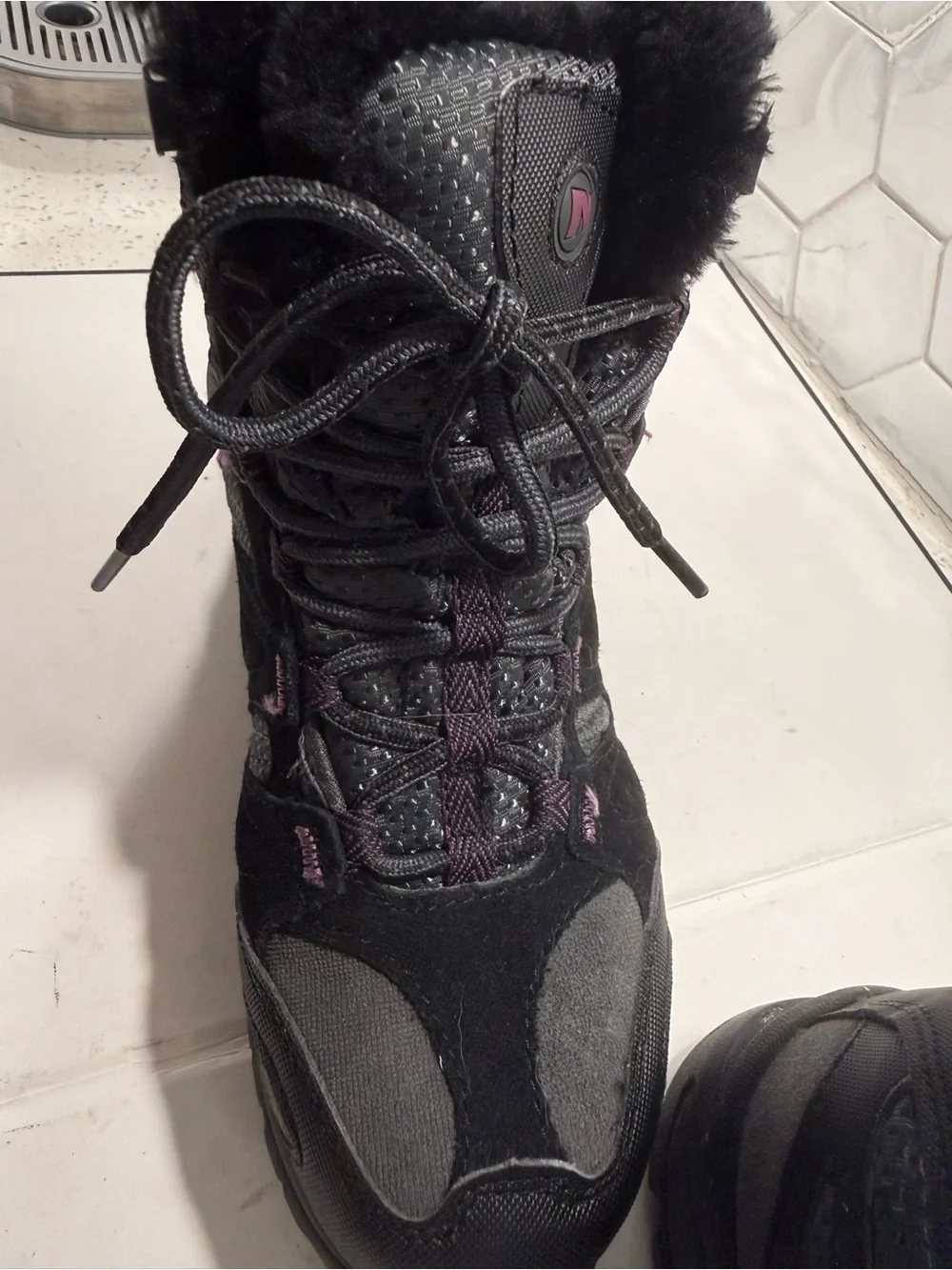 Merrell Damson Woman’s Black & Purple Waterproof Insulated Hiking Boots Sz 7.5